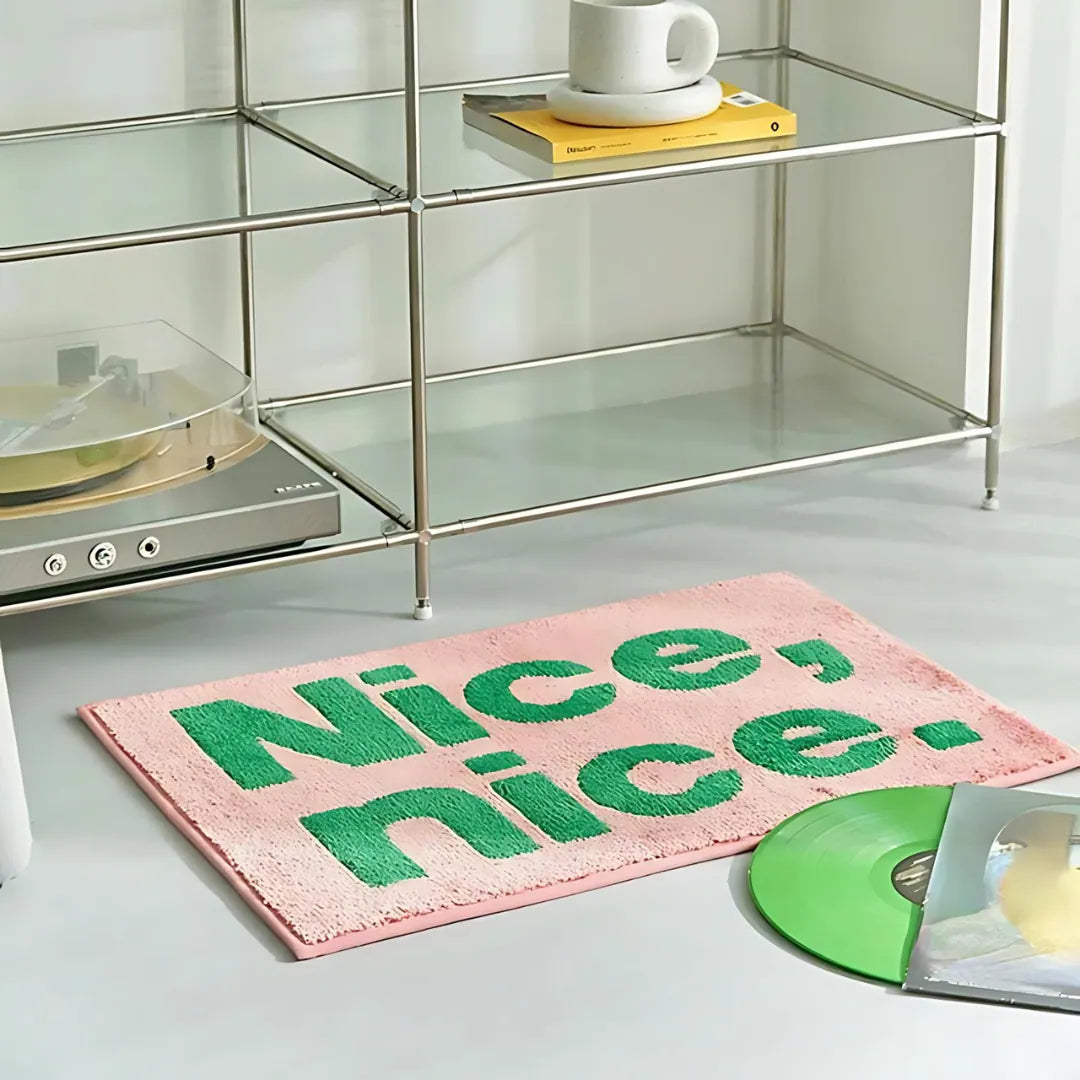 Nice, Nice Accent Rug